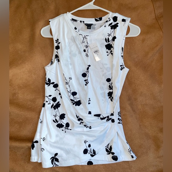 Ann Taylor White and Black Floral Wrap Top - Picture 4 of 9